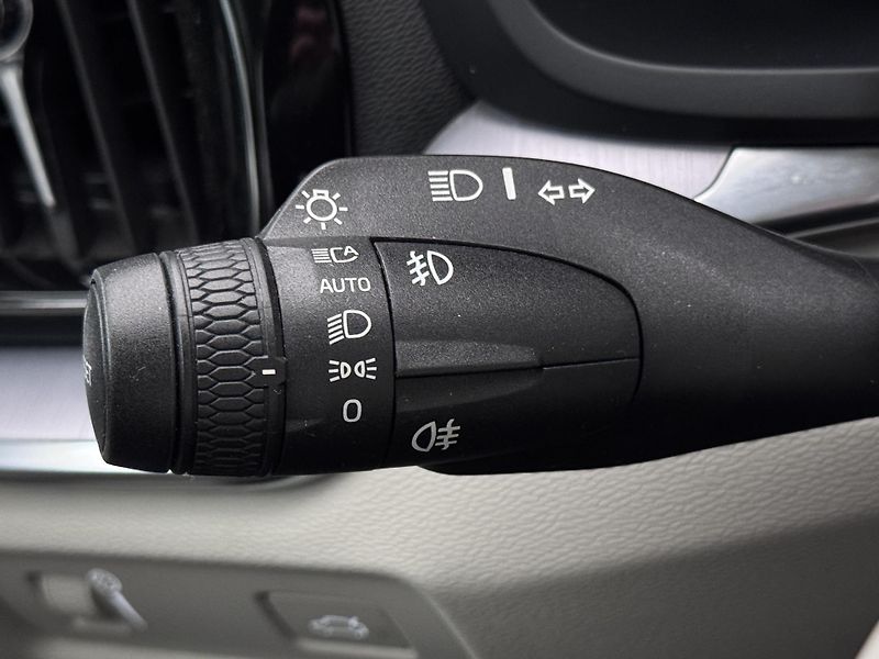 Volvo V60 CC D4 AWD MOMENTUM POLESTAR  - fotka 28 z 40