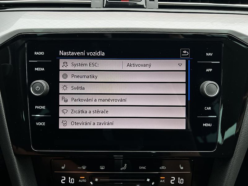 Volkswagen Passat 2.0TDI DSG 110kW Business DPH - fotka 18 z 27