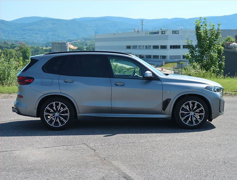 BMW X5 (2023) xDrive30d - fotka 6 z 14
