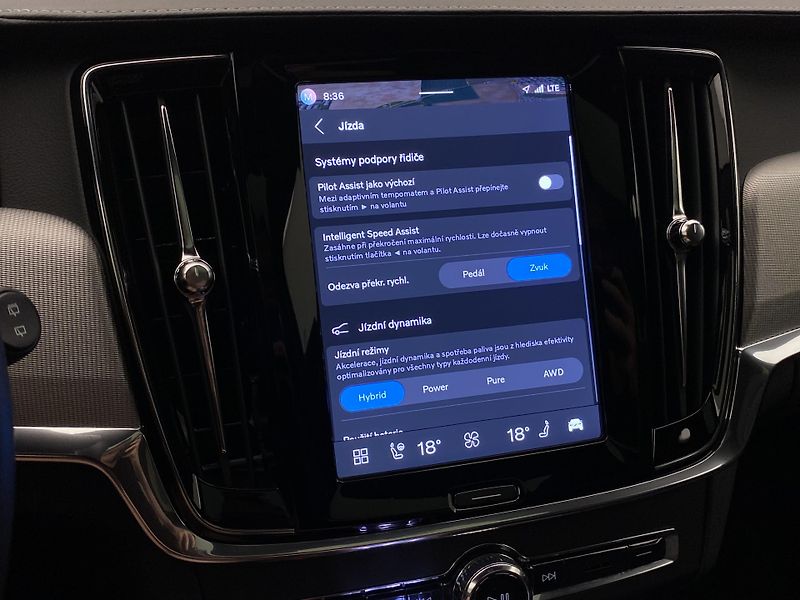 Volvo V90 T8 AWD RECHARGE DARK ULTRA - fotka 50 z 65