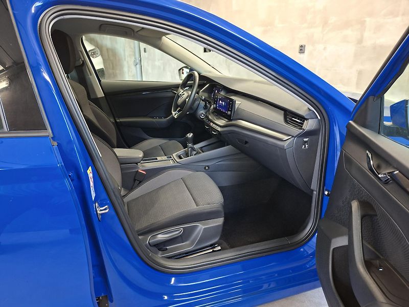 Škoda Octavia (2023) 2.0 TDI, VYHŘ.VOLANT, TAŽNÉ - fotka 17 z 24
