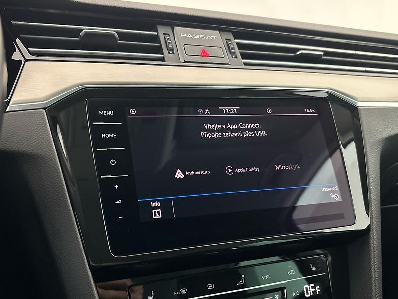 Volkswagen Passat Elegance DSG - fotka 25 z 30