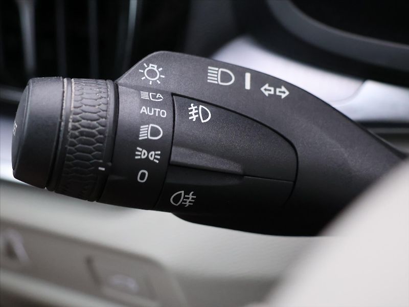 Volvo V60 2,0 D3 110kW Drive-E Momentum - fotka 17 z 30