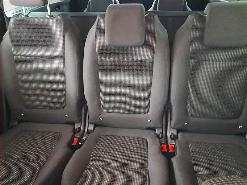 Peugeot 5008 (2016) 1.6 BlueHDi, 7 míst, Navi - fotka 10 z 22