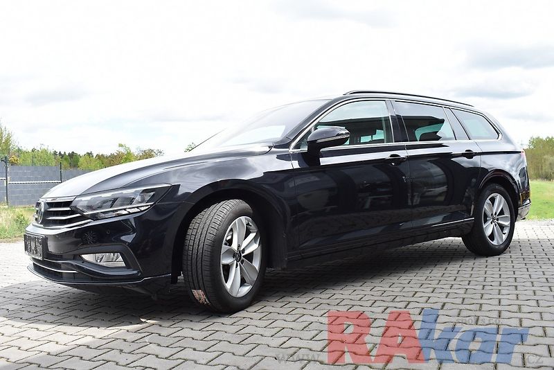 Volkswagen Passat Variant (2023) Business 2,0 TSI automat - fotka 2 z 34