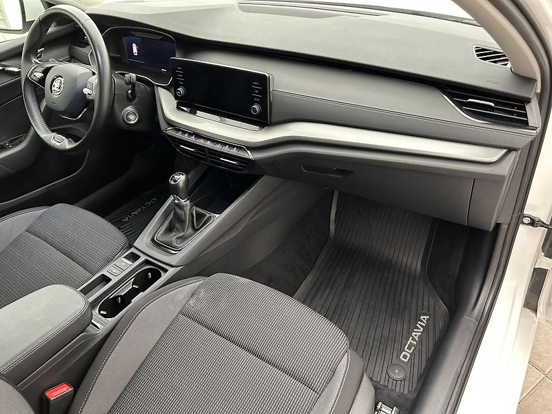 Škoda Octavia 1.5 TSI  Ambition   Plus - fotka 25 z 30