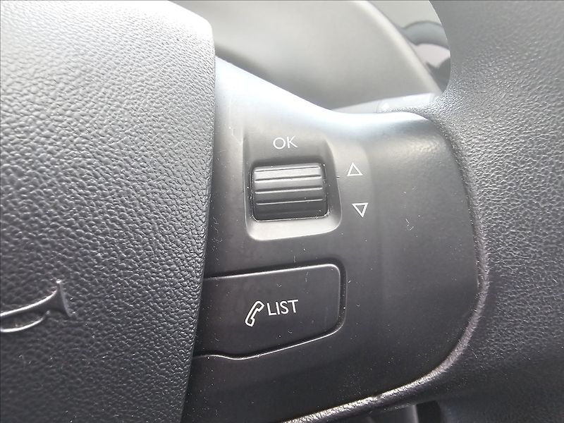 Peugeot 208 1,2 i Actice klima - fotka 17 z 40