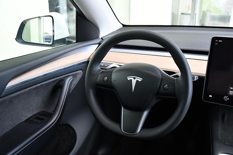 Tesla Model Y LONG RANGE DUAL REZERVACE - fotka 6 z 38