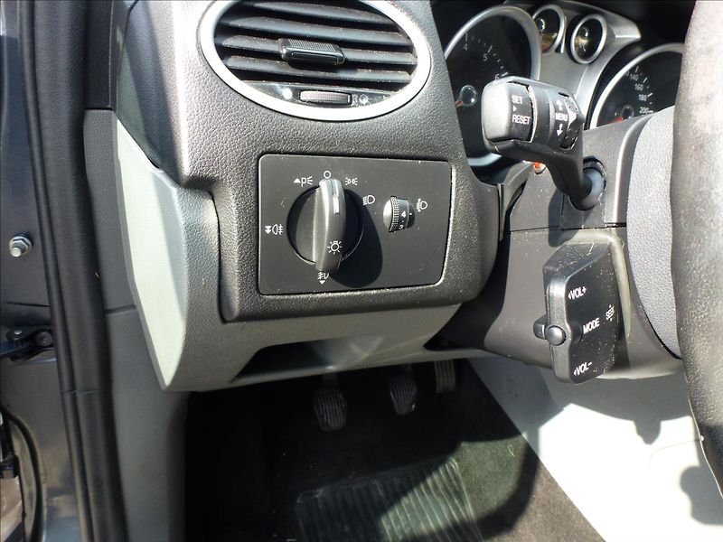 Ford Focus 1,6 16V  Elegance - fotka 31 z 48