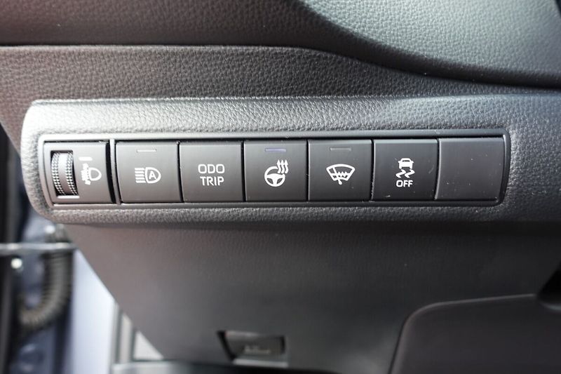 Toyota Corolla 1,8HSD Style - fotka 19 z 32