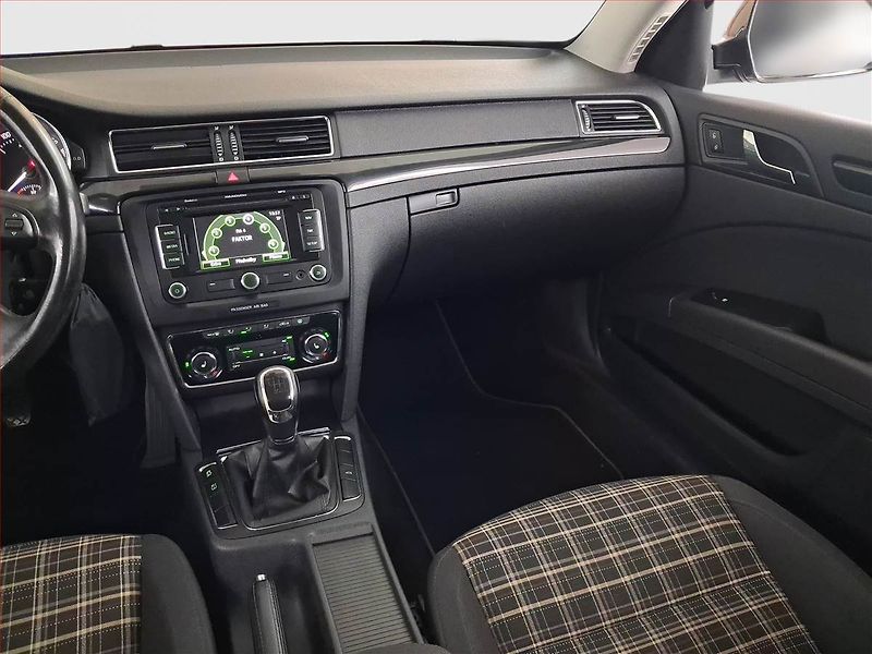 Škoda Superb (2012) Ambition 2.0 TDI, Navi, Xenony - fotka 8 z 16