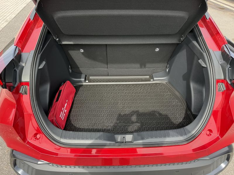Toyota C-HR 1,8i hybrid automat navigace - fotka 21 z 21
