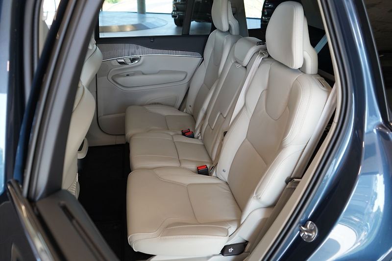 Volvo XC90 B5 PLUS AWD, Vzduch, Ventilace - fotka 42 z 47