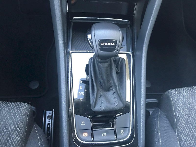 Škoda Karoq (2025) TOP SELECTION 1,5 TSI DSG - fotka 17 z 27