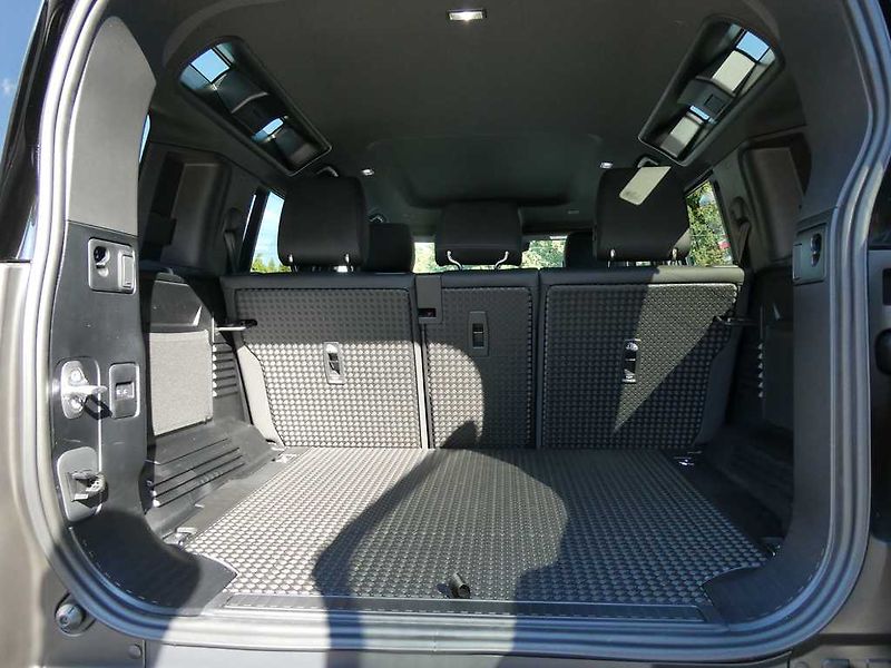 Land Rover Defender (2026) 110 3,0 X-Dynamic SE D250 - fotka 28 z 33