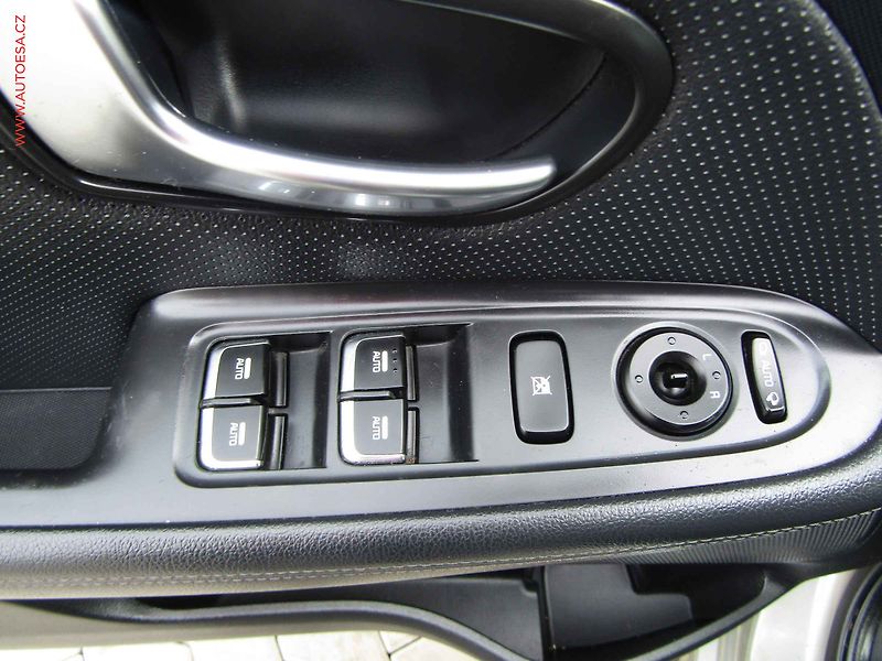 Kia Carens (2014) 1.7 CRDi, ČR, TZ - fotka 11 z 20