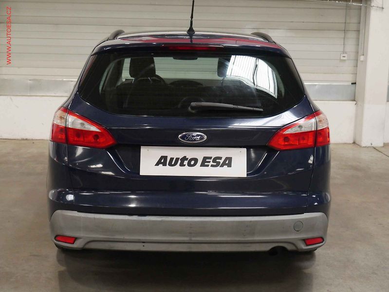 Ford Focus (2012) 1.6 i, ČR, AC, zmk.řazení - fotka 5 z 16