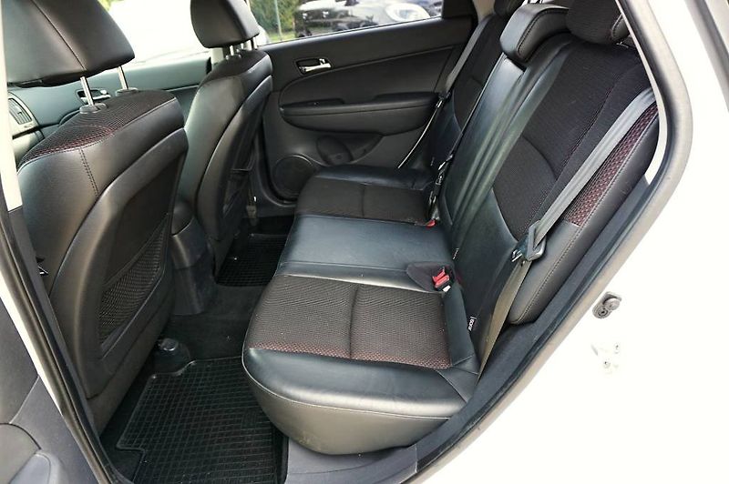 Hyundai i30 (2010) STYLE 1,6 CVVT 93 kW - fotka 20 z 35