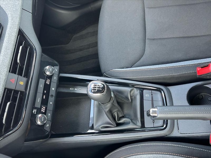 Škoda Kamiq 1,0 TSi 85kW SELECTION - fotka 18 z 24