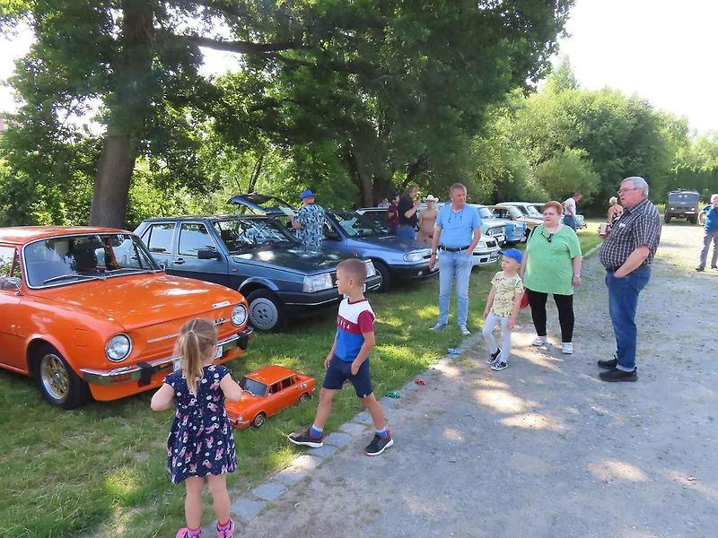 V Plané nad Lužnicí se v sobotu 14. června uskutečnil další sraz veteránů pod názvem Křížem krážem kolem Plané.