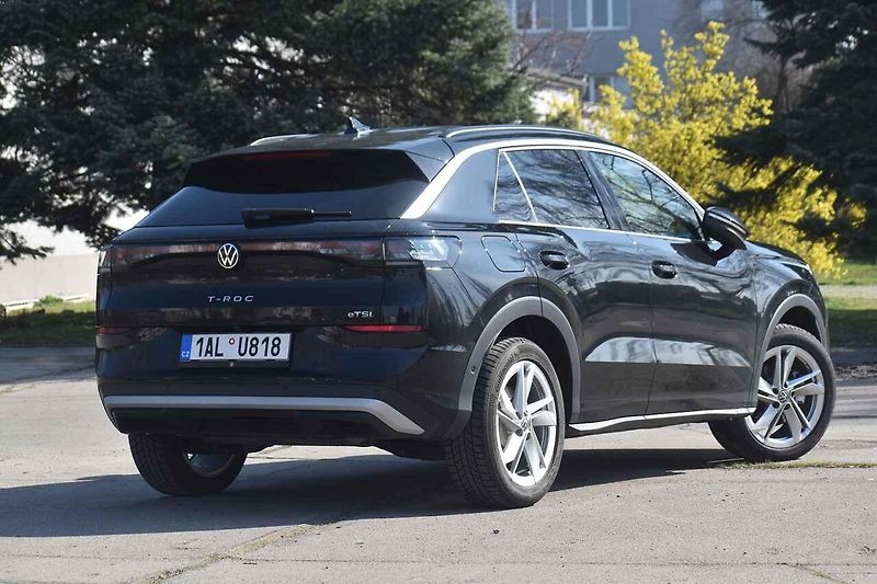 Volkswagen T-Roc je výborně jezdící menší rodinné SUV.