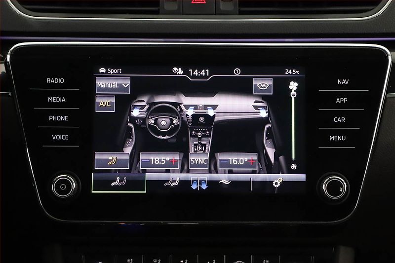 Škoda Superb (2021) Laurin&Klement 1.5 TSI - fotka 13 z 20