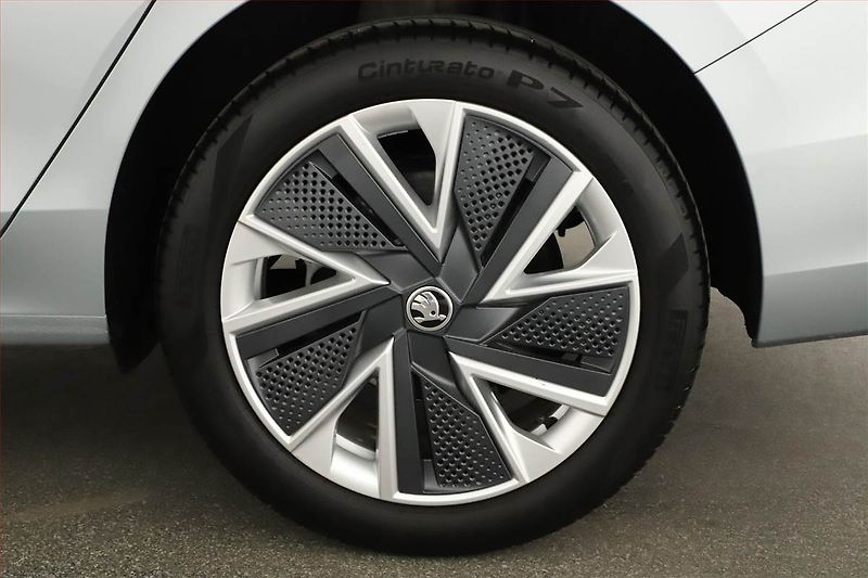 Škoda Superb (2024) 2.0 TDI, Selection, ACC, Tažné - fotka 12 z 22