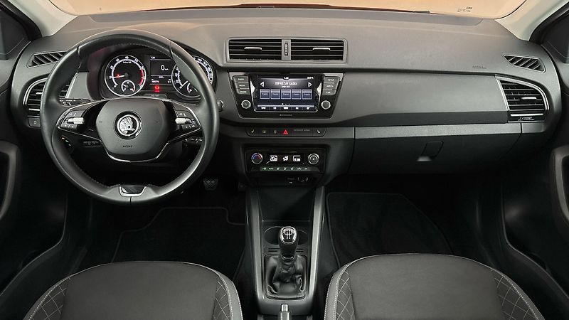 Škoda Fabia 1.0 TSI Ambition Combi Tour - fotka 8 z 24