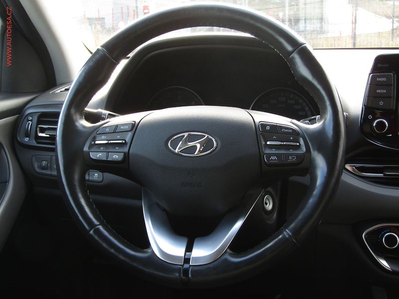 Hyundai i30 (2021) 1.6 CRDi, ČR, AT, park.kamera - fotka 13 z 19