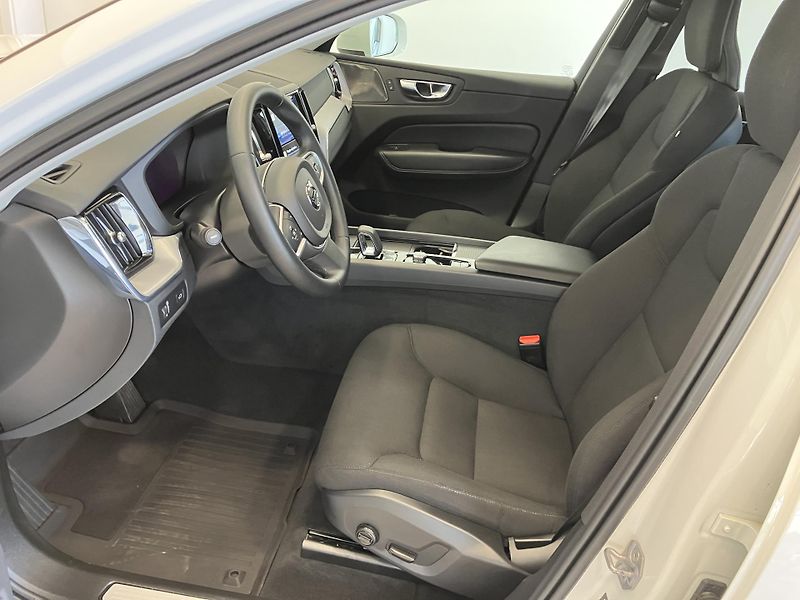 Volvo XC60 B4 FWD Momentum PRO AT8 - fotka 16 z 47