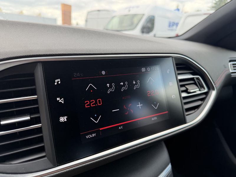 Peugeot 308 (2019) SW GT LINE 1.2 130k EAT8 - fotka 29 z 38