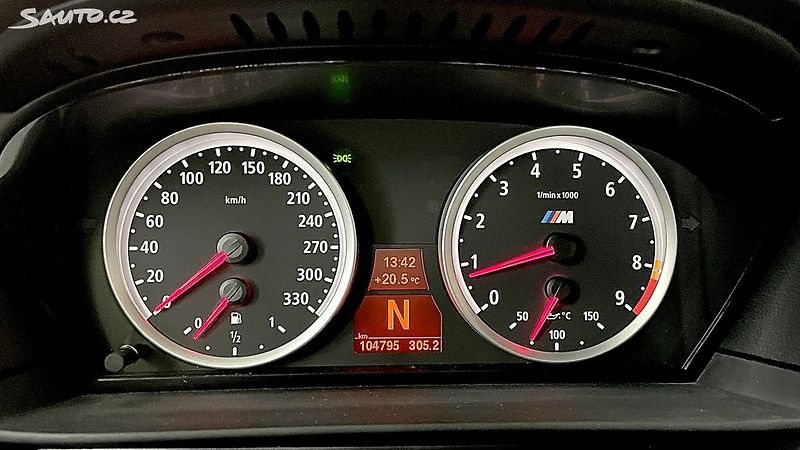 BMW M5 5.0 V10 Touring - fotka 20 z 34