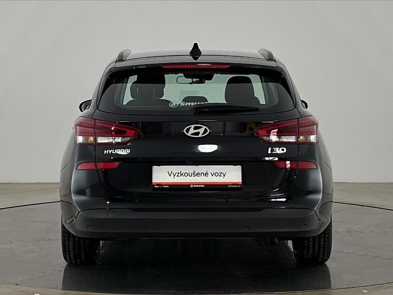 Hyundai i30 Kombi 1,5 T-GDI MHEV - fotka 17 z 26