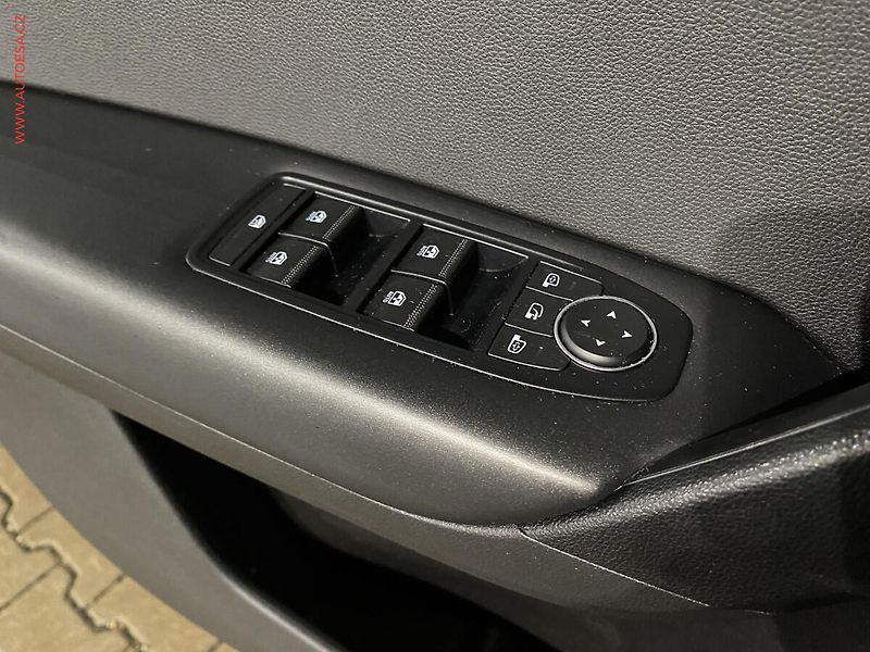 Renault Captur (2021) 1.0TCe, Experience, navi - fotka 11 z 19
