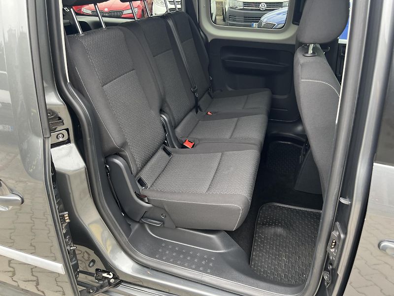 Volkswagen Caddy (2018) MAXI 2,0TDi 7 míst pěkný stav! - fotka 30 z 42