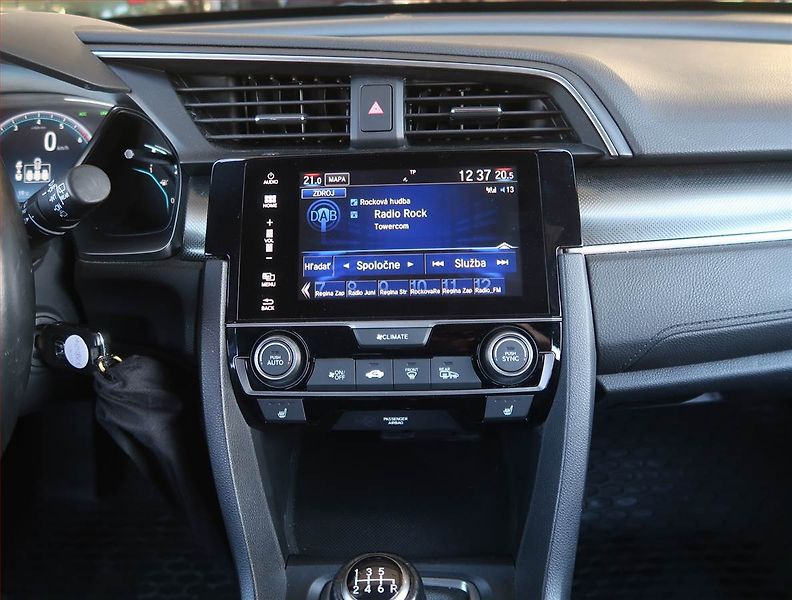 Honda Civic (2019) Elegance 1.0 VTEC Turbo - fotka 12 z 18