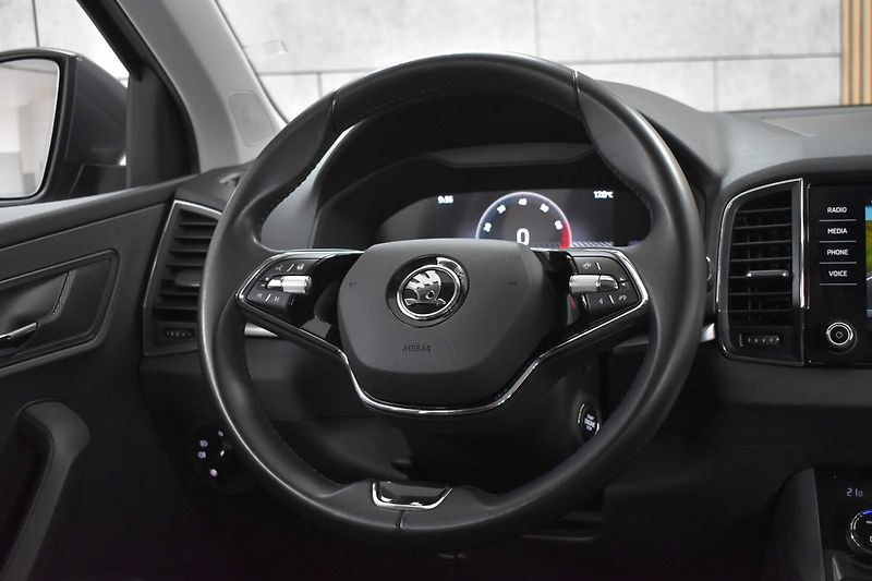 Škoda Karoq 1.5 TSI TAŽNÉ*KAMERA*DPH*ČR 1M - fotka 17 z 39