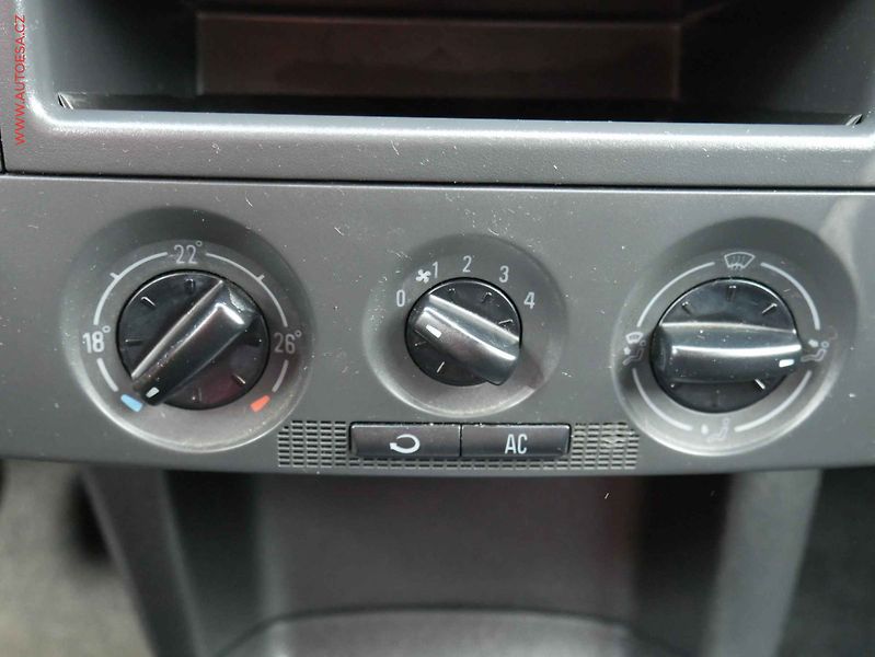 Škoda Fabia (2005) 1.4 TDi, AC, park.asist - fotka 13 z 13