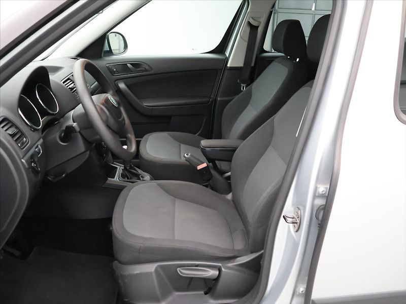 Škoda Yeti 1,2 TSI 77kW Klima Tažné 1.Maj - fotka 11 z 26