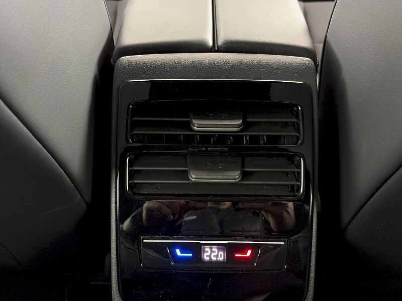 Volkswagen ID.7 Tourer (2025) GTX 250kW 4Motion, 91kWh - fotka 36 z 40