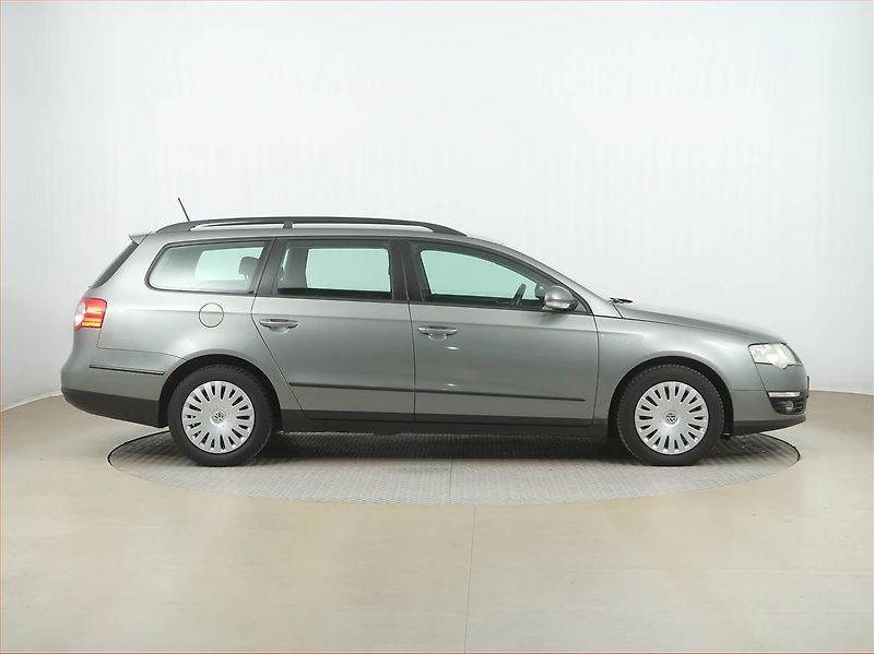Volkswagen Passat (2009) 2.0 TDI, Tempomat - fotka 6 z 15