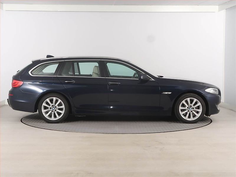 BMW Řada 5 (2010) 530d, Automat, Navi, Bi-Xenony - fotka 6 z 19
