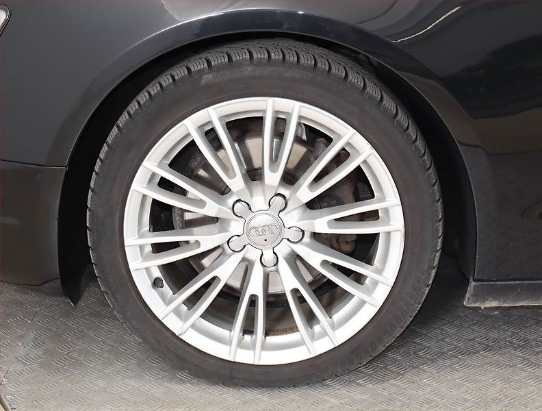 Audi A5 (2010) S-Line 2.0 TFSI, Xenony - fotka 14 z 16