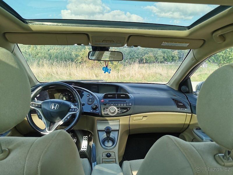 Honda Civic (2006) Nejvyšší výbava Executive  - fotka 9 z 17