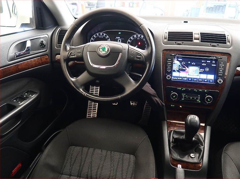 Škoda Octavia (2012) 2.0 TDI, Tempomat - fotka 7 z 15