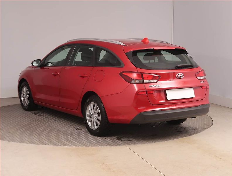 Hyundai i30 (2018) 1.4 T-GDI, Tempomat - fotka 4 z 16