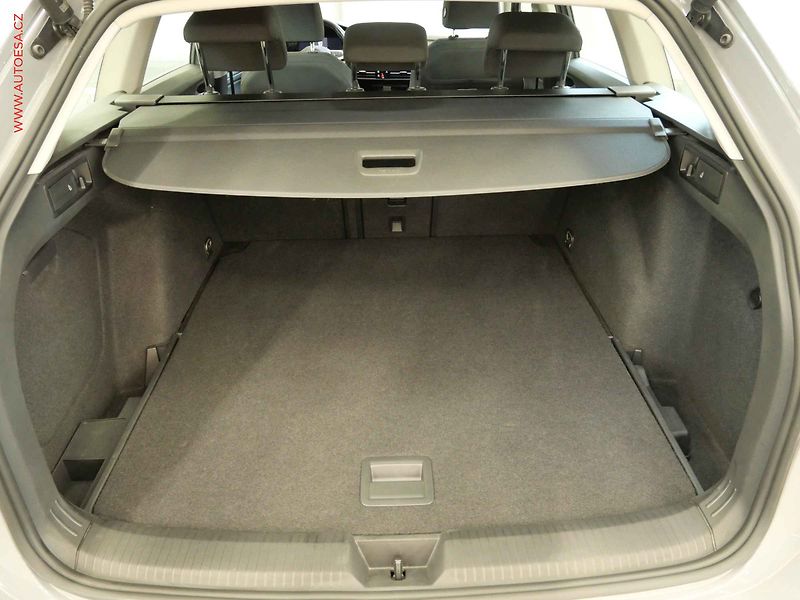 Volkswagen Golf (2021) 1.5ETSI, 2.maj,ČR, AT, navi - fotka 7 z 24