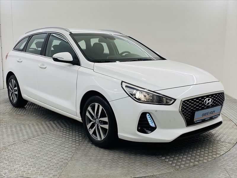 Hyundai i30 1,6 CRDi 81 kW Navi - fotka 24 z 24