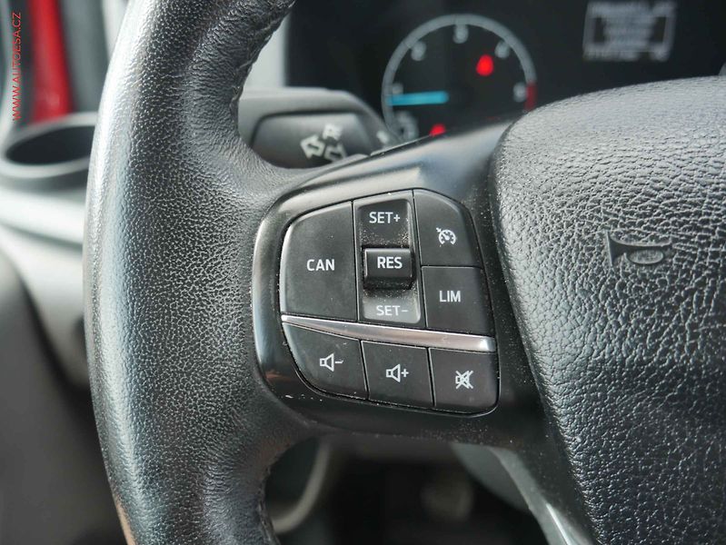 Ford Transit Custom (2019) 2.0TDCi L2H2 5míst, ČR - fotka 13 z 16