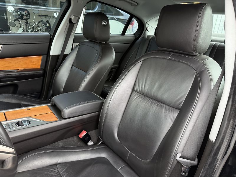 Jaguar XF 3,0 V6 Diesel Lux Automat - fotka 18 z 40